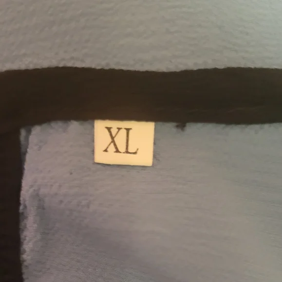 675 Shein Brand top - Picture 3 of 3